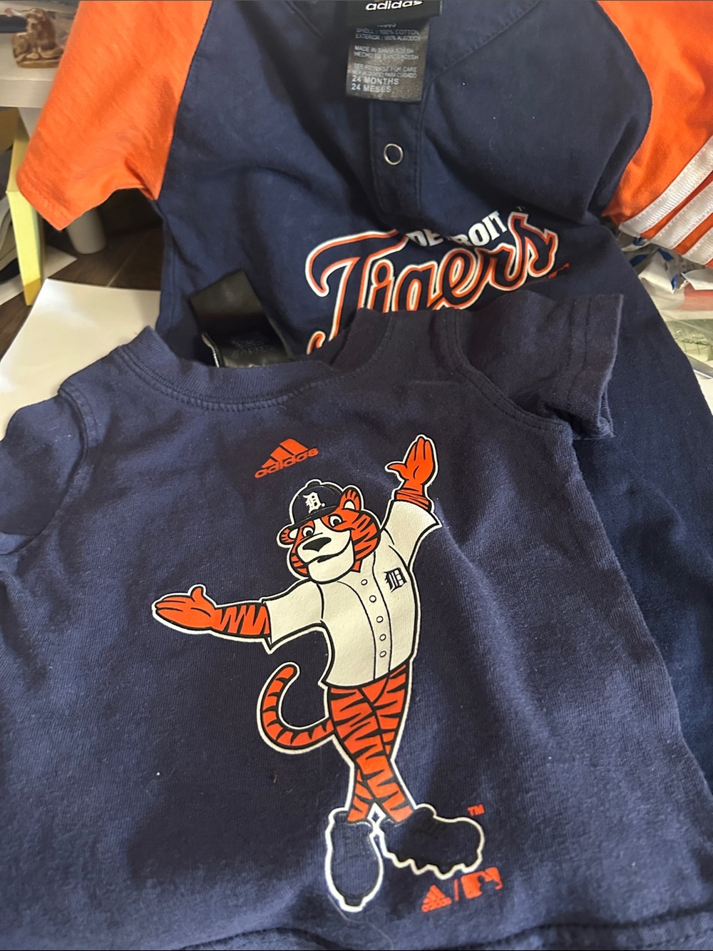 Detroit tigers onesie. 24 months and Tshirt used- this has very mild fading